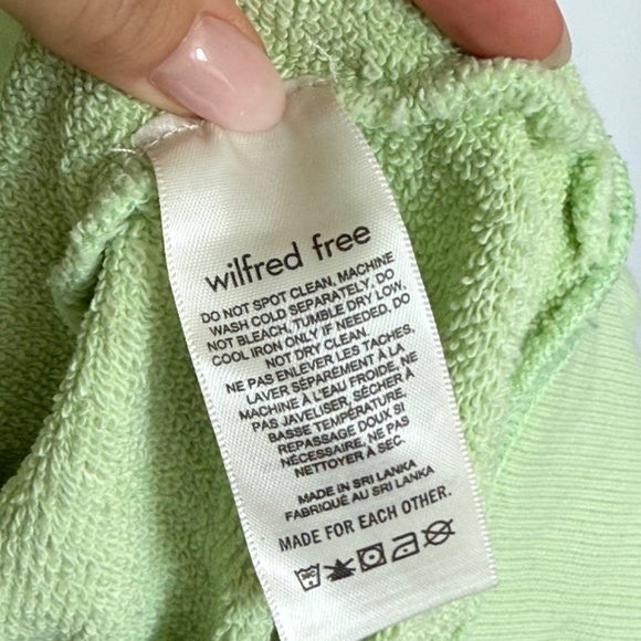 Aritzia Wilfred Free Puff Shoulder Sweatshirt in Light Pastel Green / Mint - Picture 4 of 6